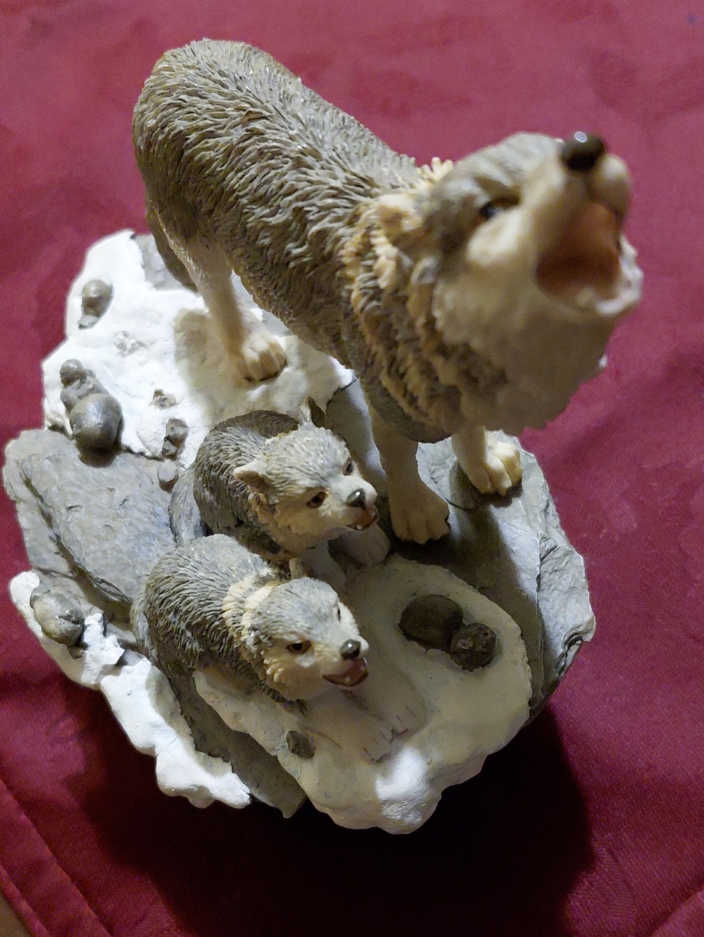 Vintage Gray Wolf Family Figurine - Decorative Small Pets Statue. Musical.